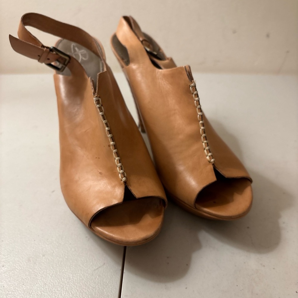 Slingback Leather Shoes Size 9 Tan